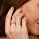 Load image into Gallery viewer, Classic Round Brilliant Elegance (D VS2 / Gold)