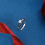 Load image into Gallery viewer, Classic Round Brilliant Elegance (D VS2 / Gold)