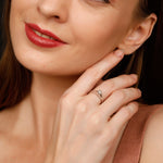 Load image into Gallery viewer, Classic Round Brilliant Elegance (D VS2 / Gold)