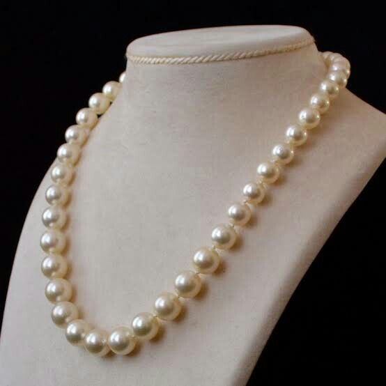 Graceful Cream Pearl Silhouette