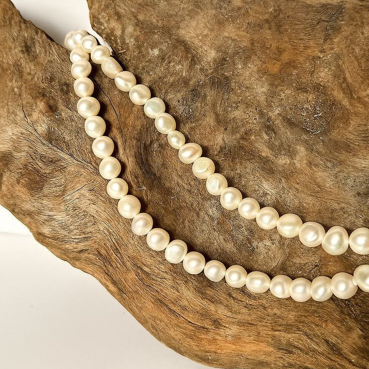 Graceful Cream Pearl Silhouette
