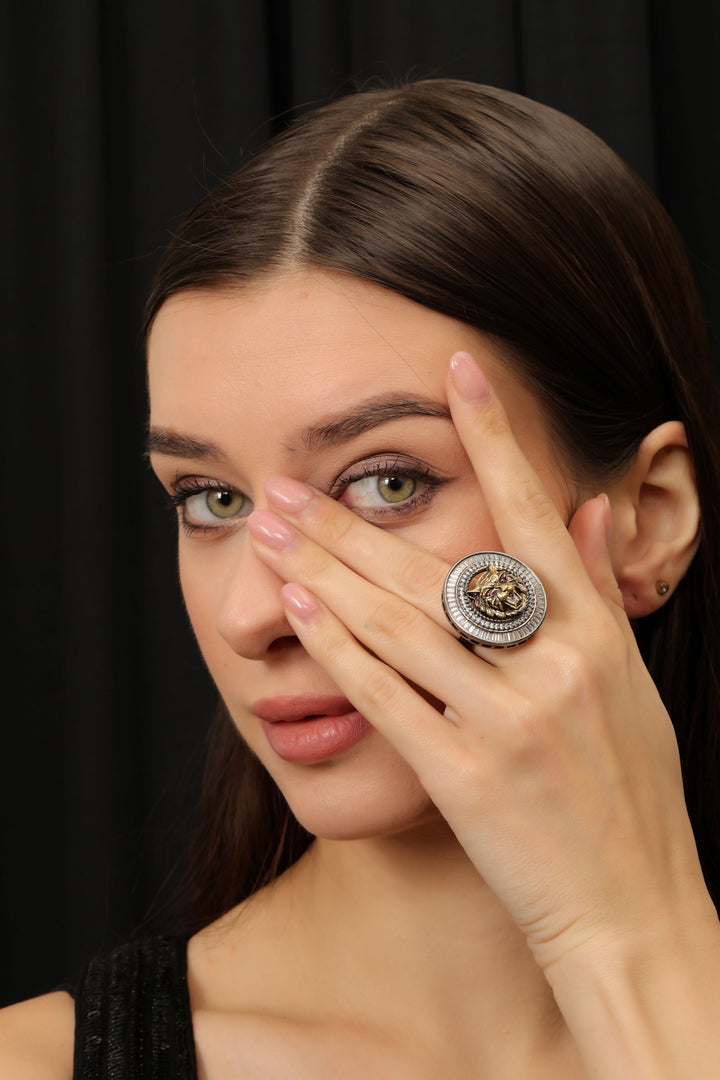 REGAL LION RING