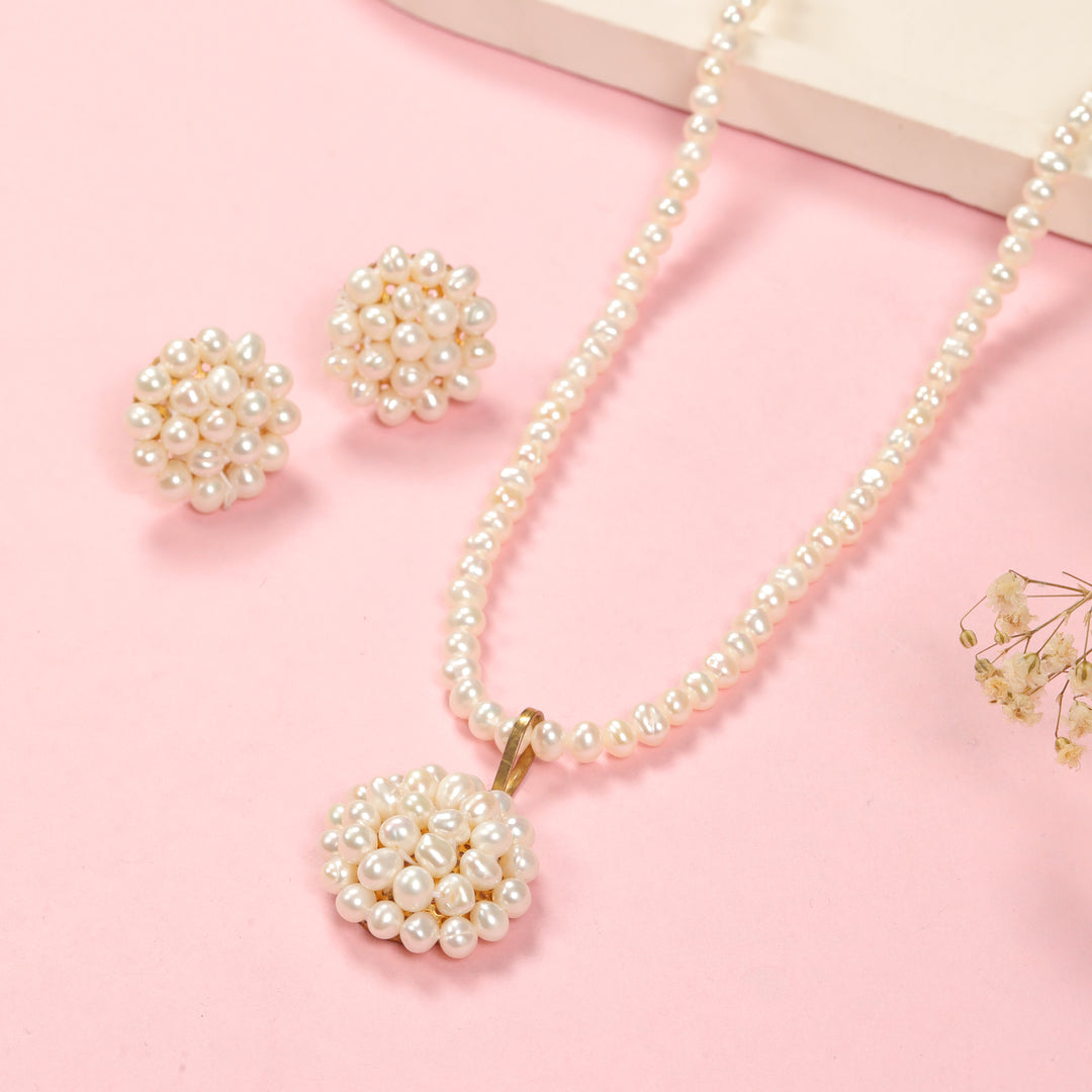 CIRCLE OF PEARLS