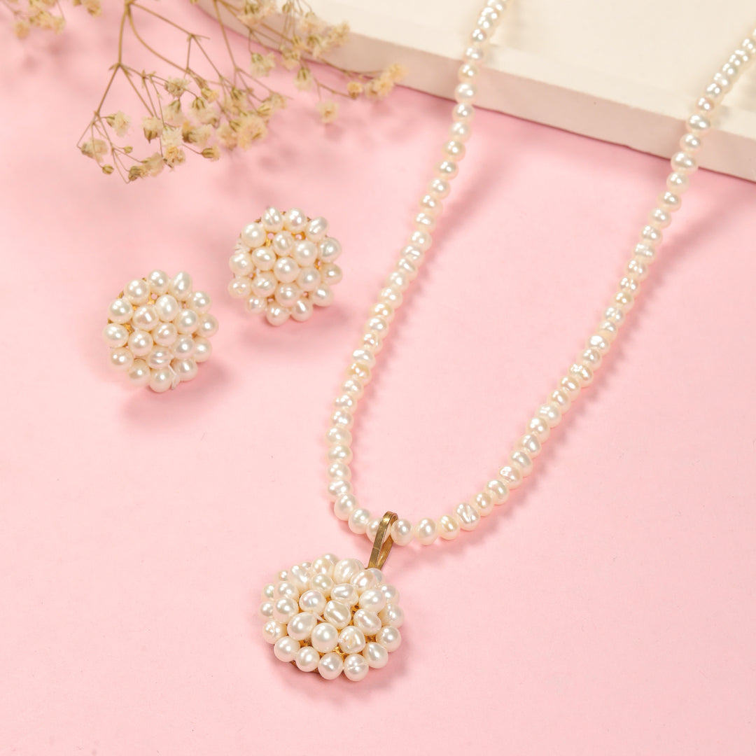 CIRCLE OF PEARLS