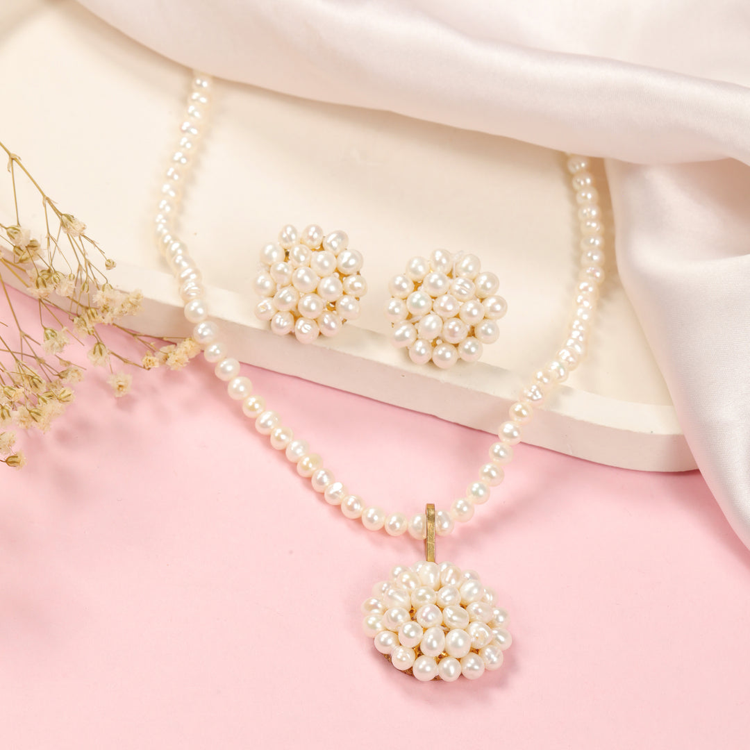CIRCLE OF PEARLS