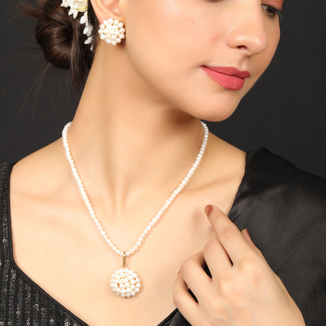 CIRCLE OF PEARLS