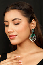Load image into Gallery viewer, Green Veil Pearldrops
