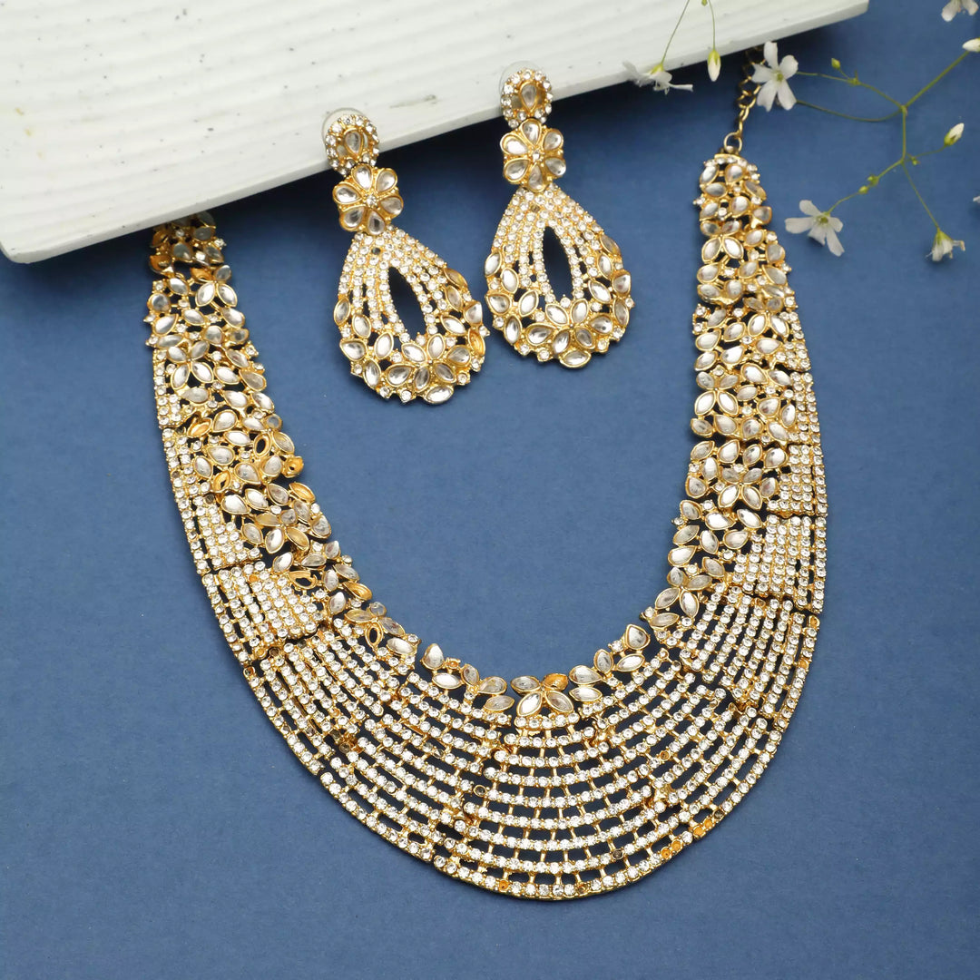 QUIRKY GOLD NECKLACE
