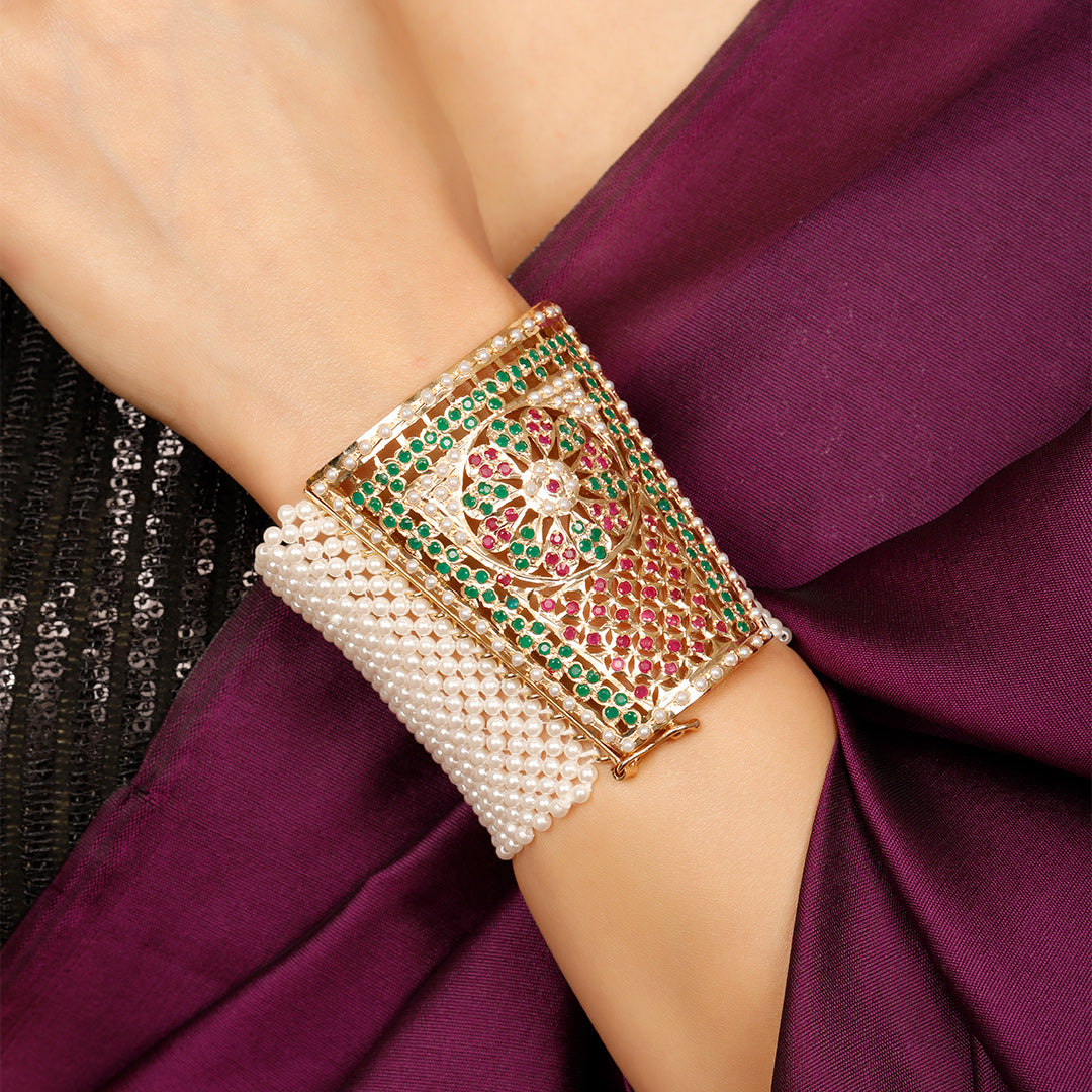 FLORAL WRISTLET