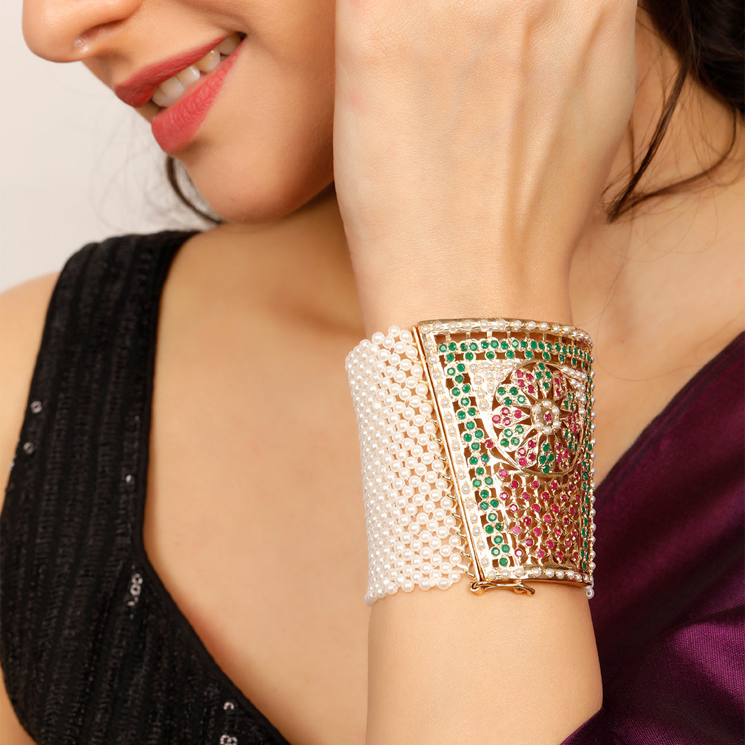 FLORAL WRISTLET