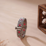 Load image into Gallery viewer, Floral Motif Bracelet
